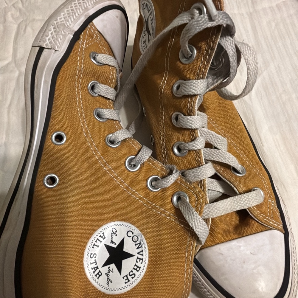 Converse High-Tops in Burnt Honey Gold. Size 6 women’s, sz 4 men’s